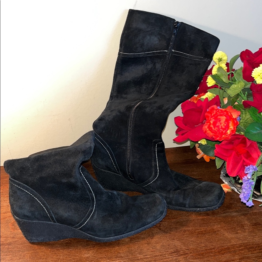 Santana Canada Suede Black Wedge Boots